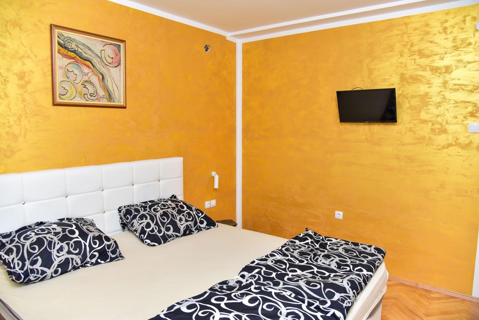 Goldi Apartman บันยาลูกา ภายนอก รูปภาพ